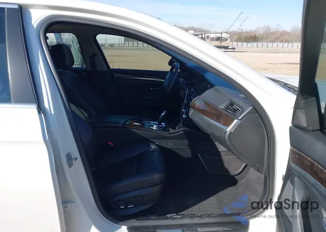 2013 BMW 528I xDrive z USA, uszkodzony, nr VIN WBAXH5C56DDW16907